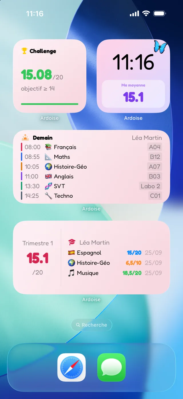 Écran d'accueil d'un iPhone avec les widgets Ardoise : challenge, moyenne, cours de demain et dernières notes